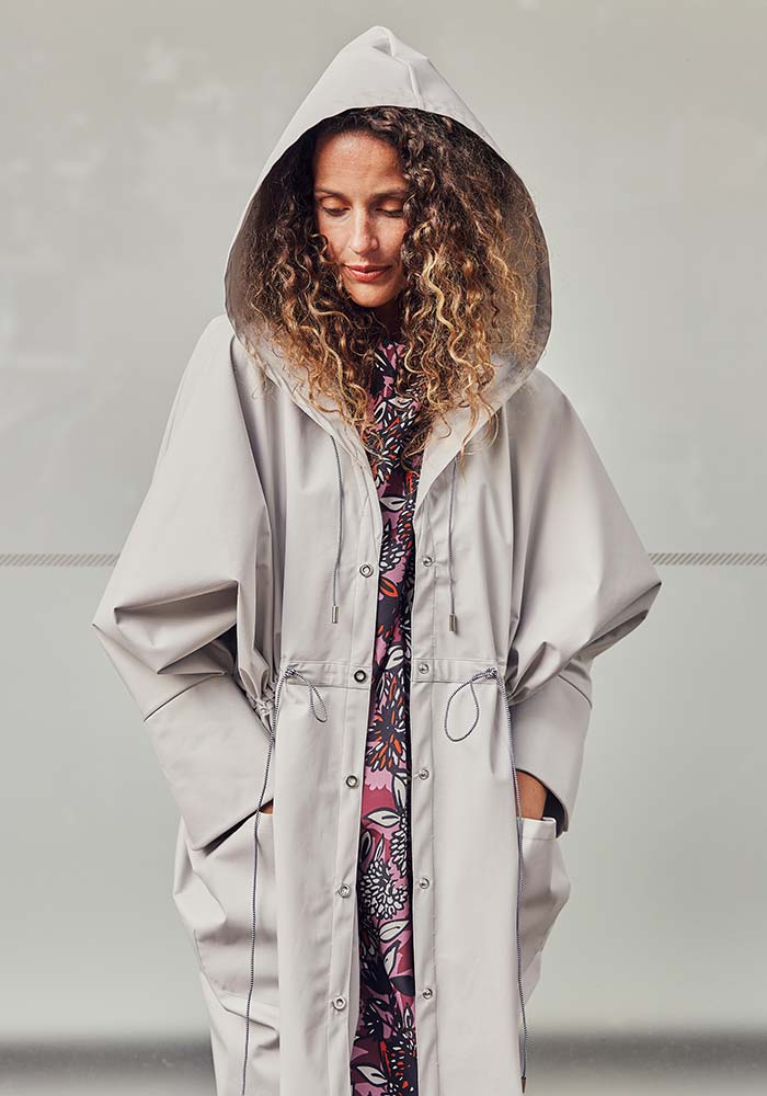 Beigefarbener parka